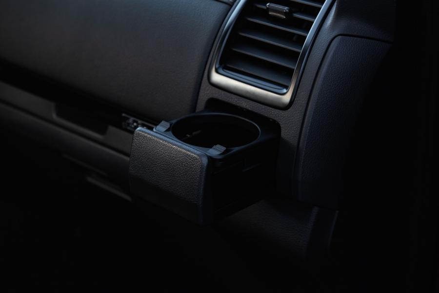 Детали интерьера Isuzu D-Max Double Cab 2019 года  (RU) (фото 12 из 25)
